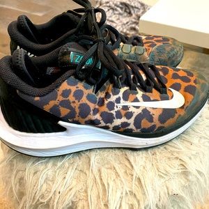 Women’s zoom court shoes